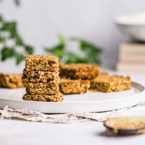 Vegan Flapjack Mix by Just Wholefoods served as baked flapjacks.