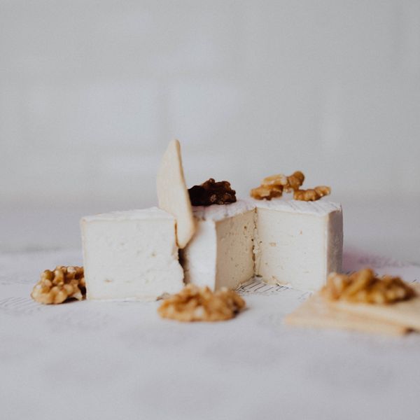 Vegan Simply White with White Truffle Flavouring by Nutty Artisan Co shown next to some walnuts and crackers.